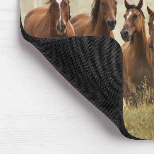 馬はラウンドアップの間に小さな丘をクリスティング マウスパッド (コーナー)