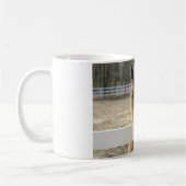 馬は塀で会います コーヒーマグカップ (左)