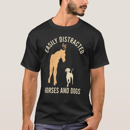 馬や犬の馬術に気を取られる Tシャツ (正面)