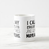 馬をマヨと呼び、時にはマヨのいななきを呼ぶ コーヒーマグカップ (中央)