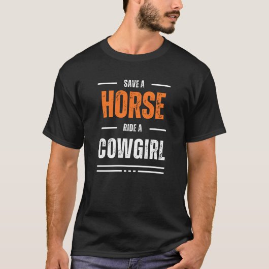 馬を女性のカーボーイに乗せる Tシャツ (正面)