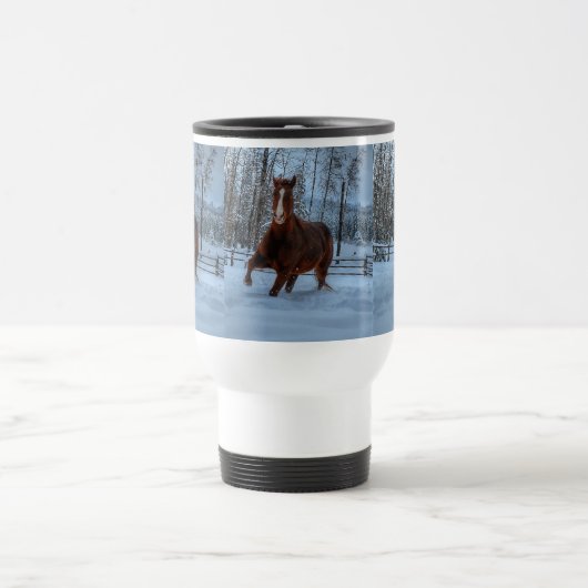 馬を好きな人に雪の上に隠れた馬 トラベルマグ (中央)