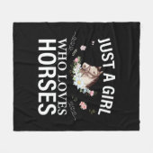 馬を愛する女の子だけのフローラ フリースブランケット (正面(横))