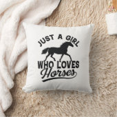 馬を愛する女の子 クッション (ブランケット)