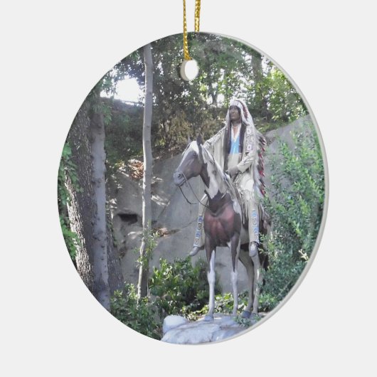 馬を持つ原産のアメリカインディアンの責任者 セラミックオーナメント (左)