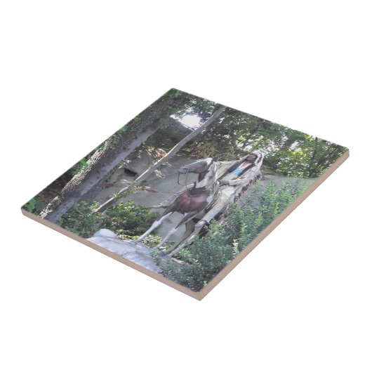 馬を持つ原産のアメリカインディアンの責任者 タイル (側面)