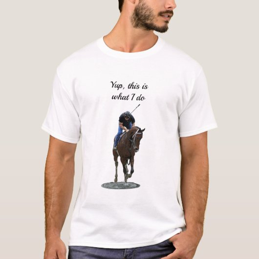 馬を駆け抜けるサラブレッドの騎手Tシャツ Tシャツ (正面)