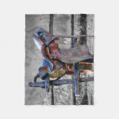 馬サドルの上にコーラルフェンスウェスタン フリースブランケット (正面)