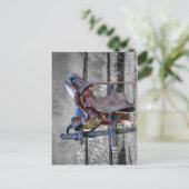 馬サドルの上にコーラルフェンスウェスタン ポストカード (スタンド正面)