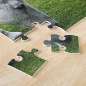 馬ジグソーフィールドで白い馬が放牧 ジグソーパズル (側面)