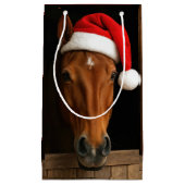 馬小屋の窓から顔を出すクリスマスの馬 スモールペーパーバッグ (正面)