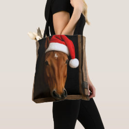 馬小屋の窓から顔を出すクリスマスの馬 トートバッグ