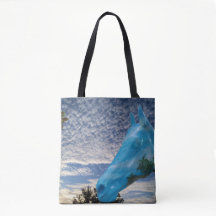 馬色彩の鮮やかと早朝の空