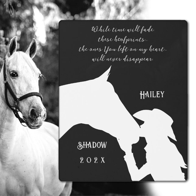 馬記念引用文ブラックフープリント メタルプリント (Personalized horse memorial metal sign, black and white horse vector art with hoofprints quote.)