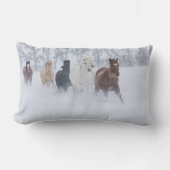 馬走の雪の中 ランバークッション (正面)