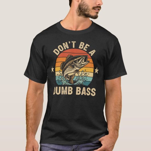 馬鹿なバスになるな 面白い釣り Tシャツ (正面)
