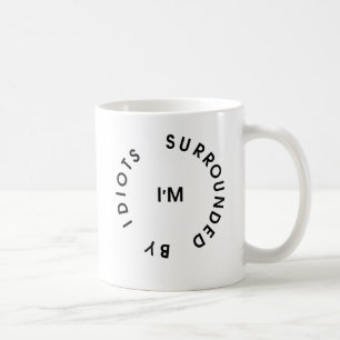 馬鹿によって囲まれる コーヒーマグカップ