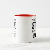 「馬鹿は直せないが、離婚しても良い」マグ ツートーンマグカップ (中央)