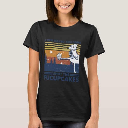 馬鹿息してケーキを焼きました 馬鹿ケーキ 馬 Tシャツ (正面)