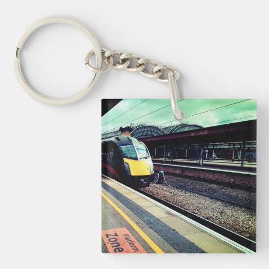 駅で列車を運転する キーホルダー (正面)