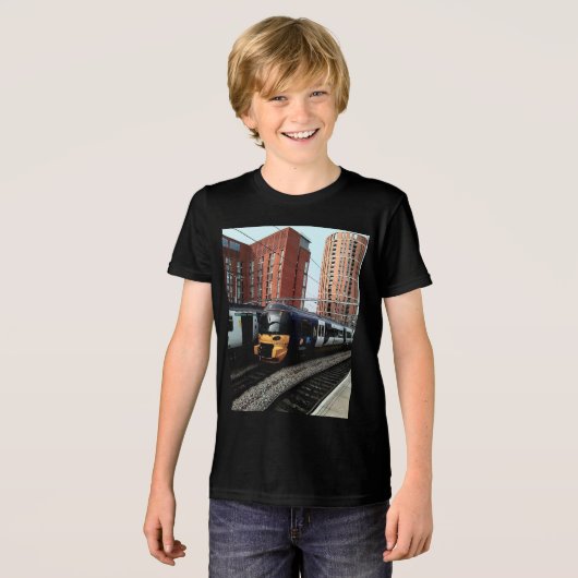 駅で列車を運転する トライブレンドTシャツ (正面全面)