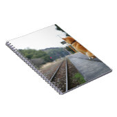 駅に座っている犬 ノートブック (右側)