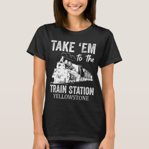 駅に行くイエローストーン Tシャツ
