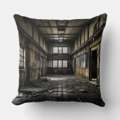 駅の中で クッション (正面)