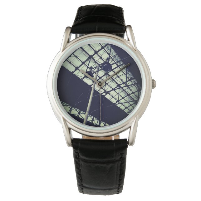 駅の窓。 腕時計 (正面)