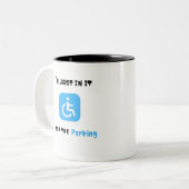 駐車場に立ち寄っただけで、障害者の人間 ツートーンマグカップ (正面左)