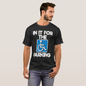 駐車場の中 – 車いすハンディキャップ無効化 Tシャツ (正面フル)