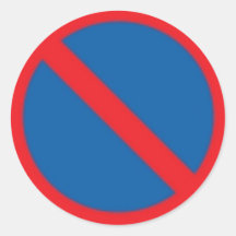 駐車場の交通標識のない丸シール。