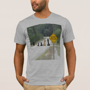 駒のゲームの交差のしゃれ Tシャツ