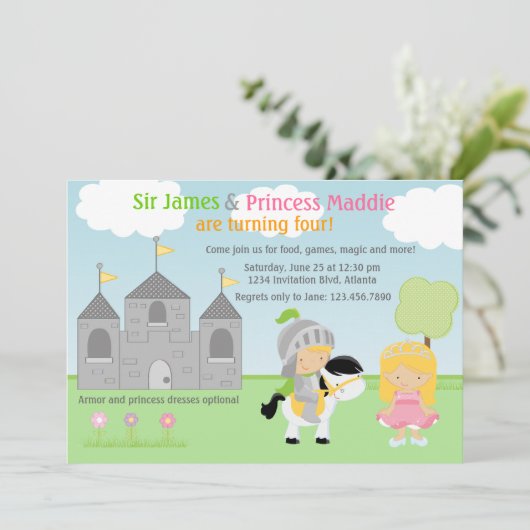 騎士およびプリンセスの双生児の共同パーティの招待状 招待状 (スタンド正面)