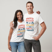 騒がしい子と空っぽの冷蔵庫の誇りあるスポンサー Tシャツ (ユニセックス)