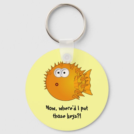 驚いたフグの魚 – おもしろい諺 キーホルダー (正面)