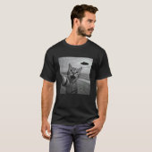驚いた猫の宇宙人UFOセルフィー Tシャツ (正面フル)