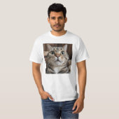 驚いた猫の顔、猫の写真 Tシャツ (正面フル)