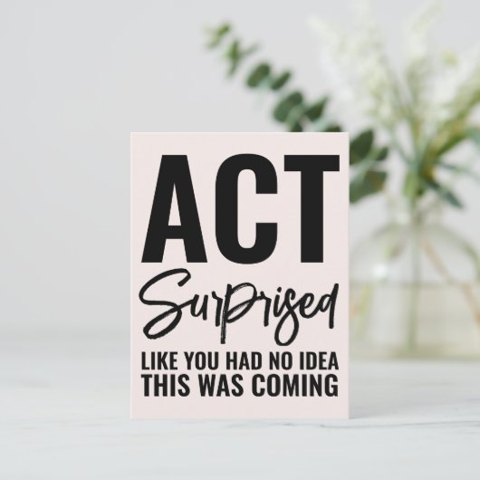 驚いた行動おもしろい提案の花嫁 インビテーションポストカード (スタンド正面)