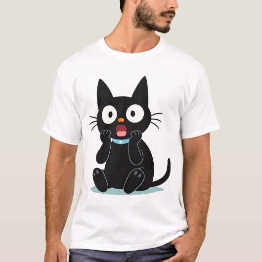 驚いた黒いキャラクター猫 Tシャツ (正面)