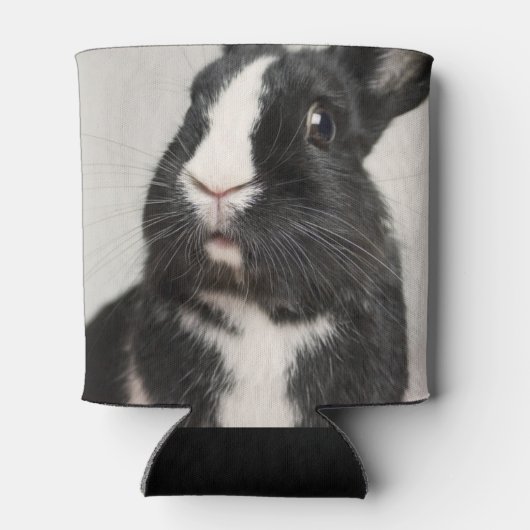 驚いた黒と白のバニーウサギ 缶クーラー (裏面)