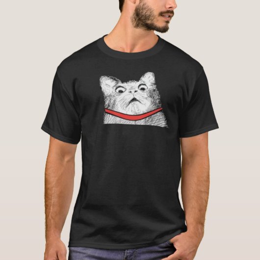 驚かされた猫のあえぎのミーム-黒いTシャツ Tシャツ (正面)