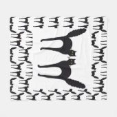 驚かされた黒猫 フリースブランケット (正面(横))