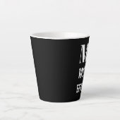 驚くべき外向的頭が切れる知的タイポグラフィ カフェラテマグ (正面)