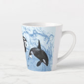 驚くべき白黒の水色のOrcas カフェラテマグ (右)