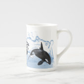 驚くべき白黒の水色のOrcas ボーンチャイナマグカップ (右)