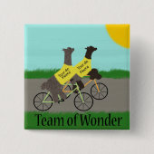 驚異の旅行de Fleece Team 缶バッジ (正面)