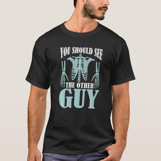 骨が折れた他の男が見えるはず Tシャツ (正面)