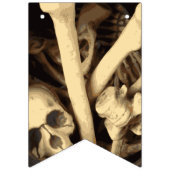 骨のカルドロン。 バンティングフラッグ (第2の旗)