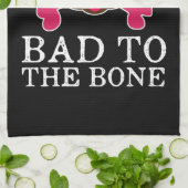 骨の子鹿のパグおよび骨が交差した図形への悪い状態 キッチンタオル (折り畳み)